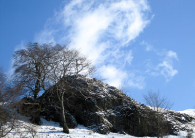 Gipfelkreuz des Rockensteins im Winter